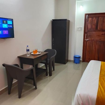 Om Baga Residency Hotel Bagian luar foto